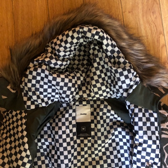 Burton camo winter coat super warm and cozy! - Picture 4 of 10